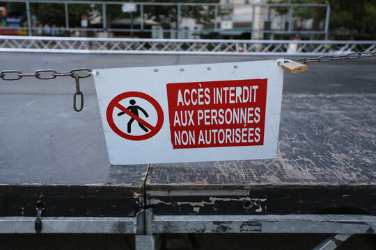 Pancarte acc&egrave;s interdit aux personnes non autoris&eacute;es