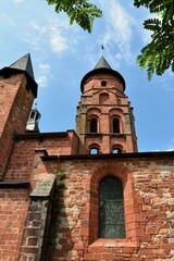 Le clocher de l’église Saint-Pierre du village de Collonges-la-Rouge en Corrèze