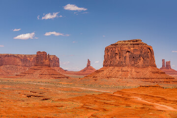Fototapeta premium Scenic view over the monuments in the Monument Valley, Arizona USA