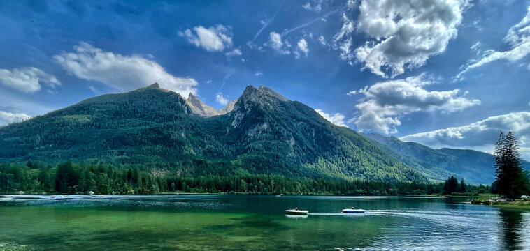 Blick &uuml;ber den Hintersee bei Ramsau im Berchtesgadener Land zum Blaueis und Hochkalter, Alpen, Bayern, Deutschland