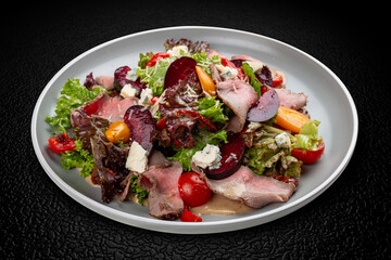 Roast beef salad with cherry tomatoes and orange