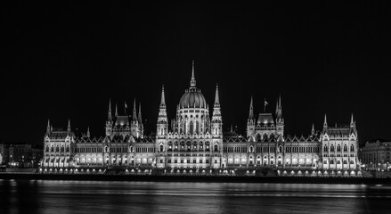Fototapeta premium Hungarian Parliament Building at Night
