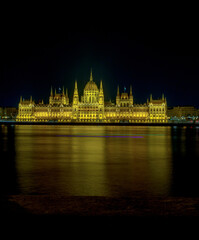 Fototapeta premium Hungarian Parliament Building at Night