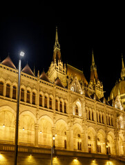 Obraz premium Hungarian Parliament Building at Night