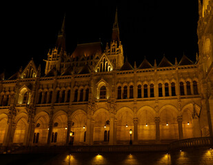 Fototapeta premium Hungarian Parliament Building at Night