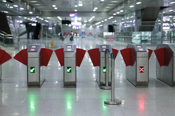 Automatic doors for entry and exit of public trains. Entrance and exit lanes of the subway system.