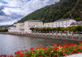 Bad Ems im Lahntal hat schöne historische Gebäude, gemütliche Gassen und viel Natur zu bieten....
