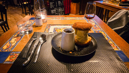 Dessert plate and dessert wine