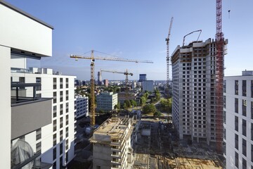 Budowa nowoczesnych  apartamentowców w centrum miasta, plac budowy. © arteffect.pl