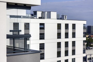 Budowa nowoczesnych  apartamentowców w centrum miasta, plac budowy. © arteffect.pl