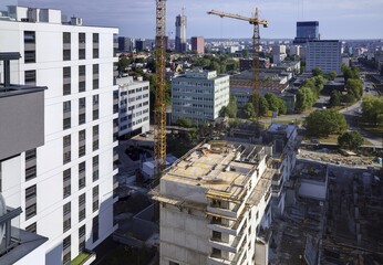 Budowa nowoczesnych  apartamentowców w centrum miasta, plac budowy.