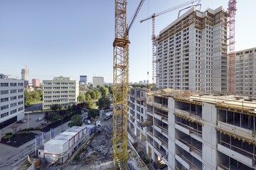 Budowa nowoczesnych  apartamentowców w centrum miasta, plac budowy. © arteffect.pl