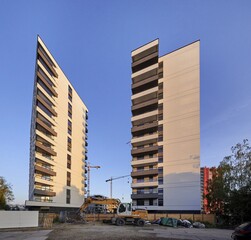 Budowa nowoczesnych  apartamentowców w centrum miasta, plac budowy. © arteffect.pl