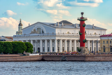 Naklejka premium Old Stock Exchange building and Rostral column on Vasilyevsky island, St. Petersburg, Russia