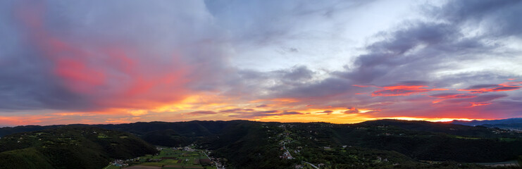 Panorama di nuvole al tramonto