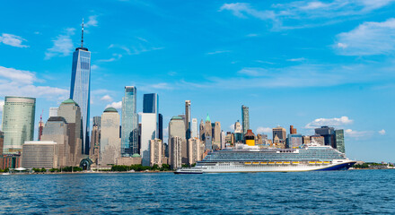 Obraz premium Cruise ship York. Skyline of New York Manhattan cruising on the Hudson River cruise liner. New york cruise lines ships vacation