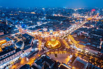 Obraz premium High angle aerial view of the city skyline and night scenery of the Bell Tower in Xi'an, Shaanxi, China