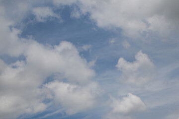 Obraz premium Clouds on the blue sky nature with space background wallpaper