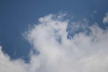 Obraz premium Clouds on the blue sky nature with space background wallpaper