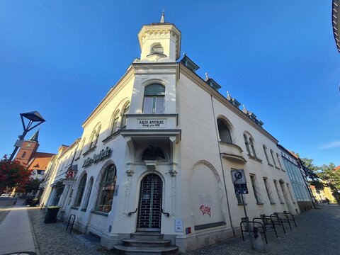 Sicht auf die historische, alte Adler - Apotheke in Bernau bei Berlin, Brandenburg