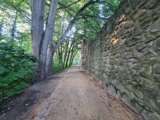 Naturweg entlang der Stadtmauer von Bernau bei Berlin, Brandenburg