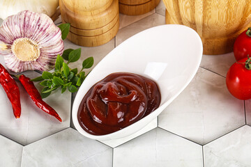 Tasty barbecue sauce in the bowl