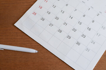 カレンダーとペン　スケジュール