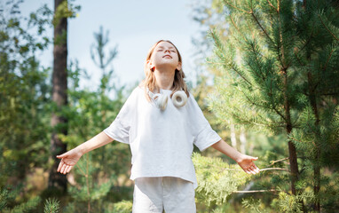 A teenage girl who breathes fresh air and relieves stress in the forest.