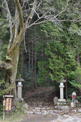 見事な石段の星神社、村はずれにある入り口