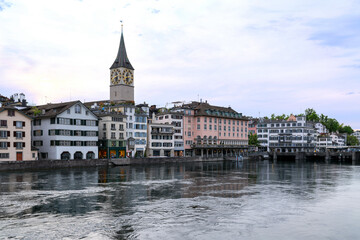 Fototapeta premium Historic architecture at Limmat riverbank in Zurich at night