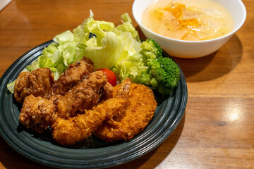 揚げ物三昧とヘルシースープ