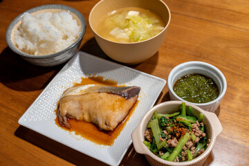 ぶりの照焼定食
