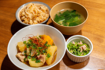 美味しい肉じゃがと炊き込みご飯