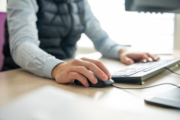 Illustration de travail administratif dans des bureaux