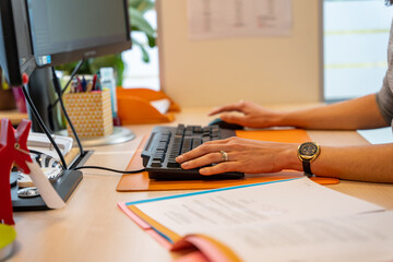 Illustration de travail administratif dans des bureaux