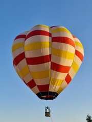 Naklejka premium A colorful hot air balloon
