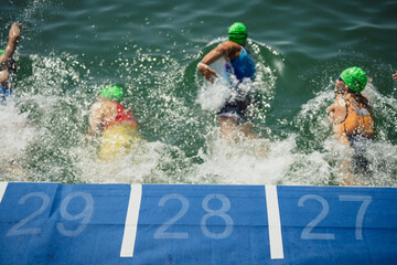 Salida Triatlon nadadores salida