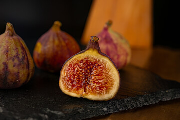ripe figs and fig's halves