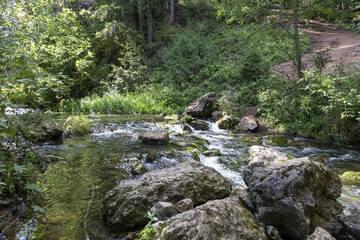 Obraz premium Kleiner Bach in den bergen