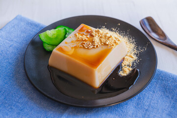 白ごま豆腐　きなこ・黒蜜がけ