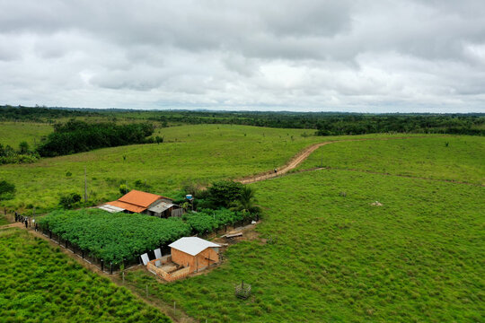 Vista a&eacute;rea feita com drone de fazenda no estado do Par&aacute;