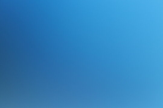 fond bleu lumi&egrave;re sur le cot&eacute;