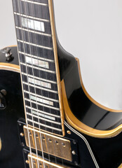 エレキギターのネック、指板、ポジションマーク、ピックアップ、バインディング © 竹澤宏