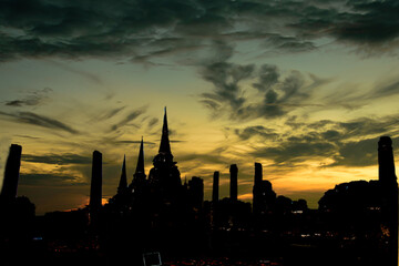 Naklejka premium Silhouette view of the morning sun over the peak of Wat Phra Si Sanphet Chedi, in Ayutthaya Province of Thailand,