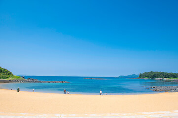 晴れの日の波戸岬海水浴場