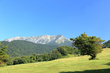 鳥取県の奥大山スキー場から望む夏の伯耆大山南壁
