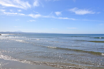 爽やかな青空と砂浜
