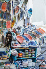 Céramiques sur un marché touristique 