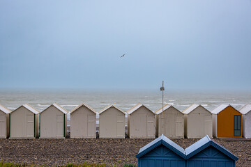Les cabines de plage et l'océan à Cayeux-sur-Mer