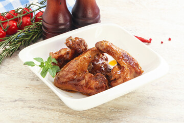 Roasted chicken wings with spicy sauce